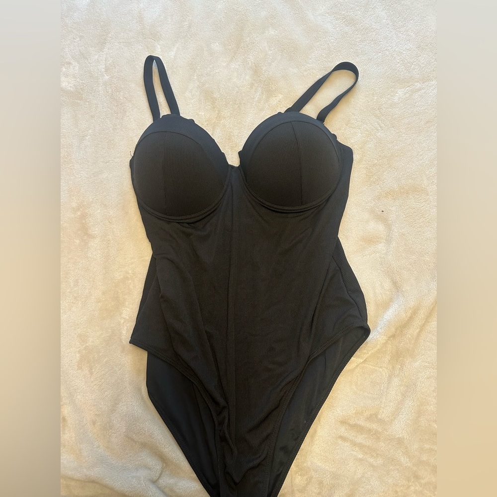SHEIN Swimsuit - Picture 3 of 3